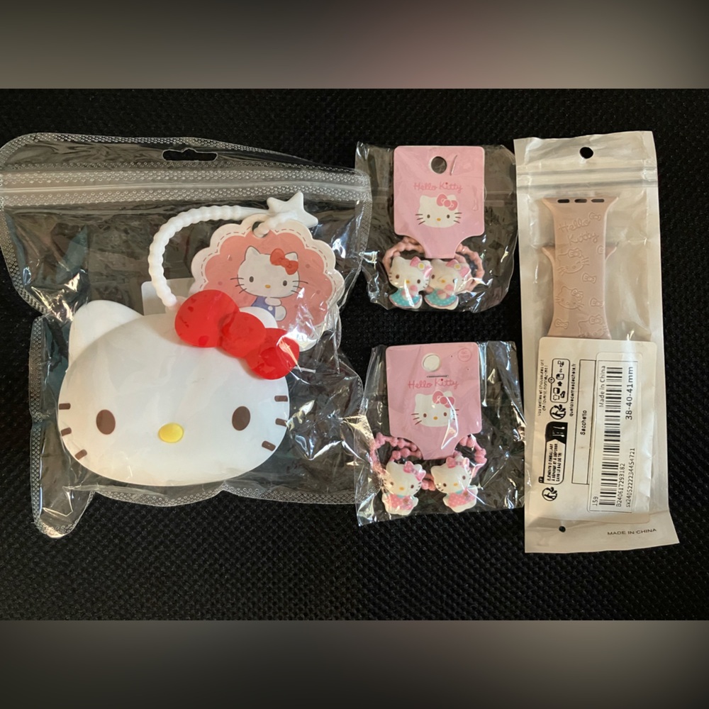 4 Hello Kitty Items With 1 Silicone Coin Purse & 2 Hair Ties & 1 Watch Band